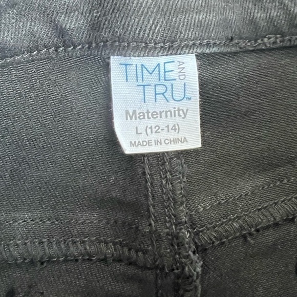 Time and Tru Black Cut Off Maternity Jean Shorts Size 12-14 - Picture 3 of 3